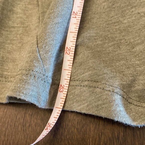 PUMA size L short sleeve army green tee in EUC - Picture 5 of 6